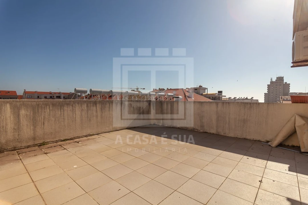 Loja para Arrendamento em Espinho Foto 2