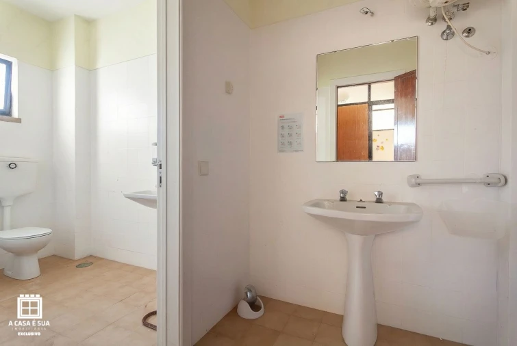 Loja para Arrendamento em Espinho Foto 9