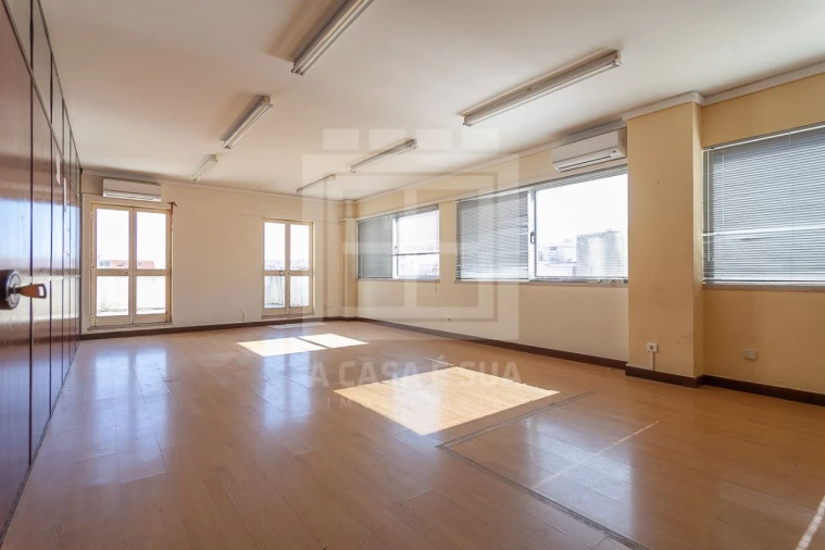 Loja para Arrendamento em Espinho Foto 1