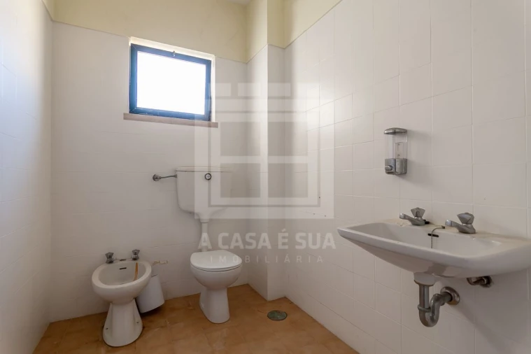 Loja para Arrendamento em Espinho Foto 7