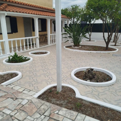 Moradia T2 para Arrendamento em Aroeira Foto 1