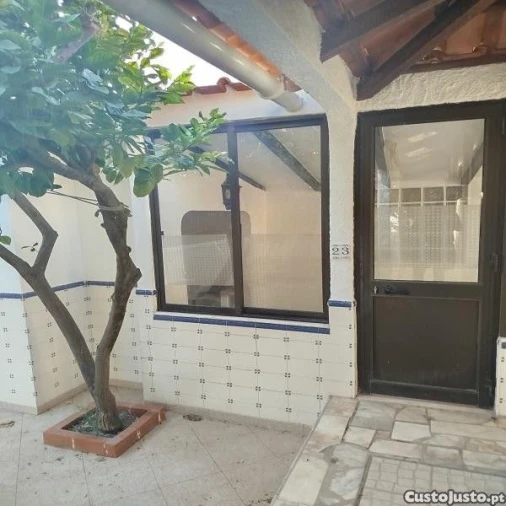 Moradia T2 para Arrendamento em Aroeira Foto 2