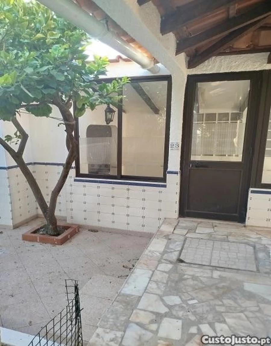 Moradia T2 para Arrendamento em Aroeira Foto 7