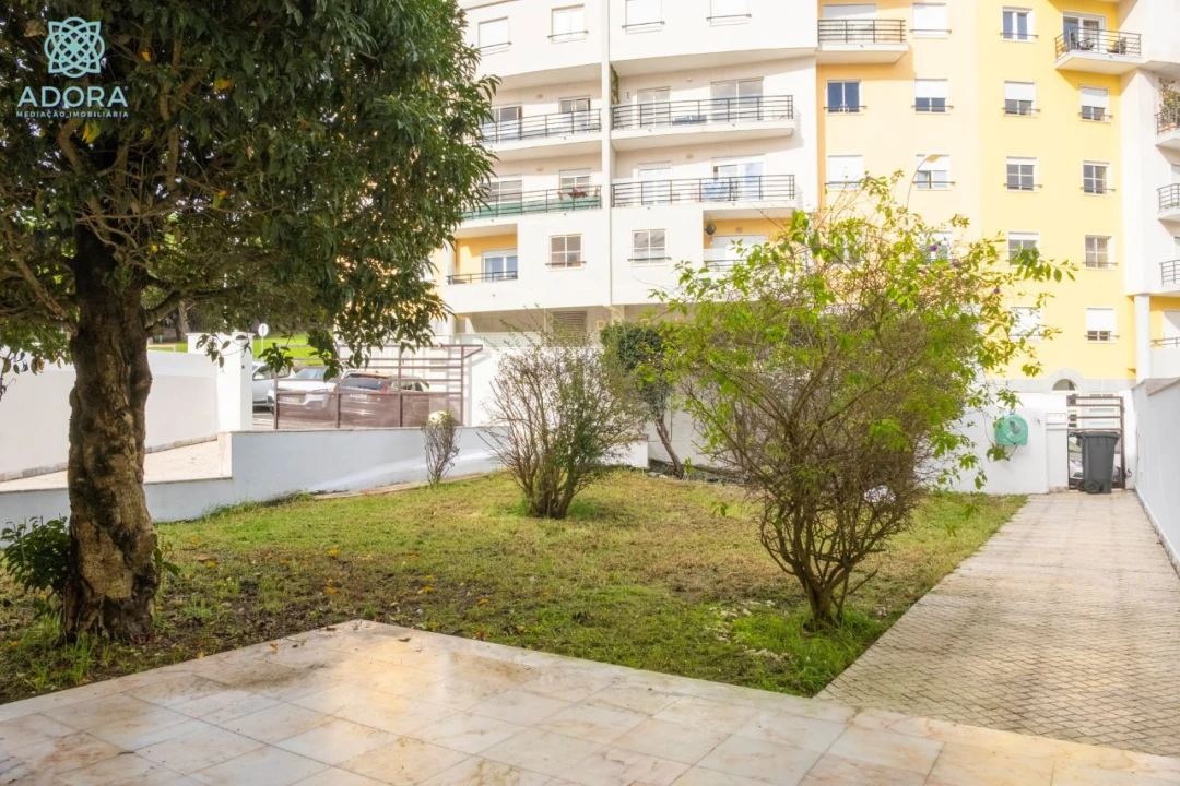 Moradia T5 para Arrendamento em Linda a Velha Foto 5