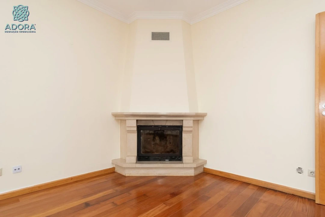 Moradia T5 para Arrendamento em Linda a Velha Foto 14