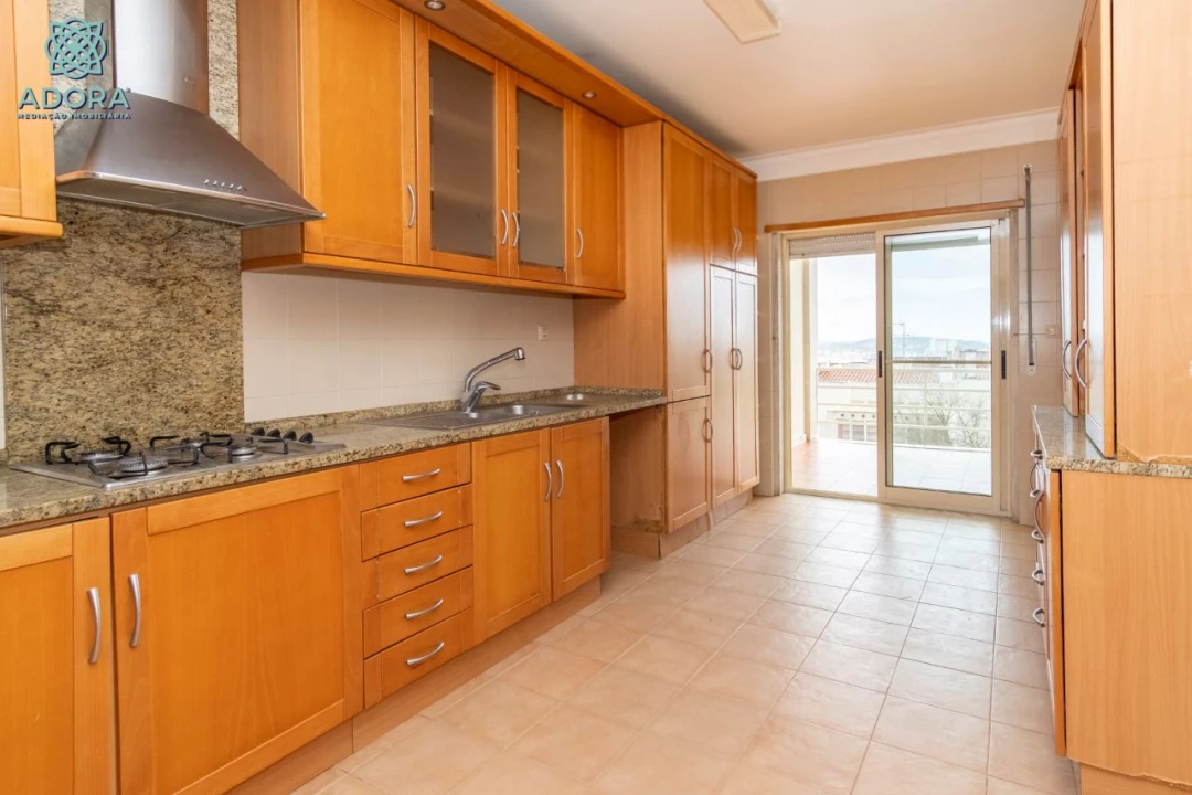 Moradia T5 para Arrendamento em Linda a Velha Foto 19