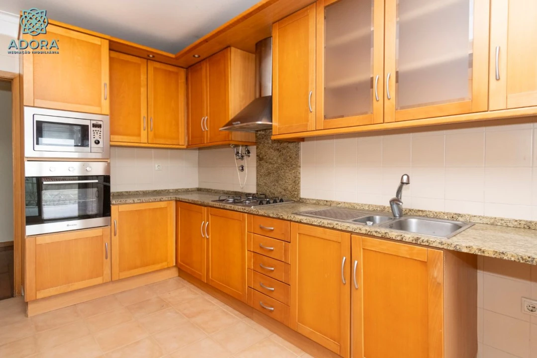 Moradia T5 para Arrendamento em Linda a Velha Foto 21