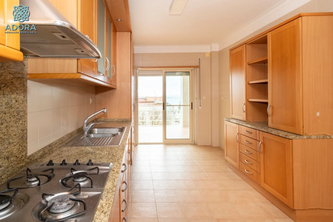 Moradia T5 para Arrendamento em Linda a Velha Foto 23