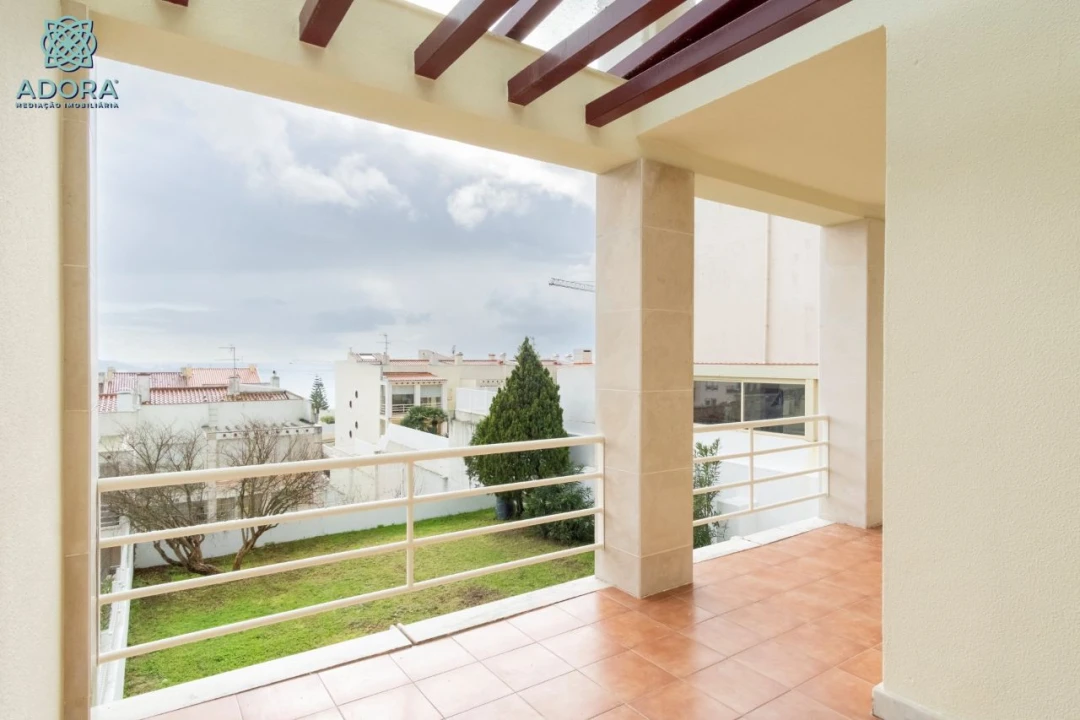 Moradia T5 para Arrendamento em Linda a Velha Foto 24