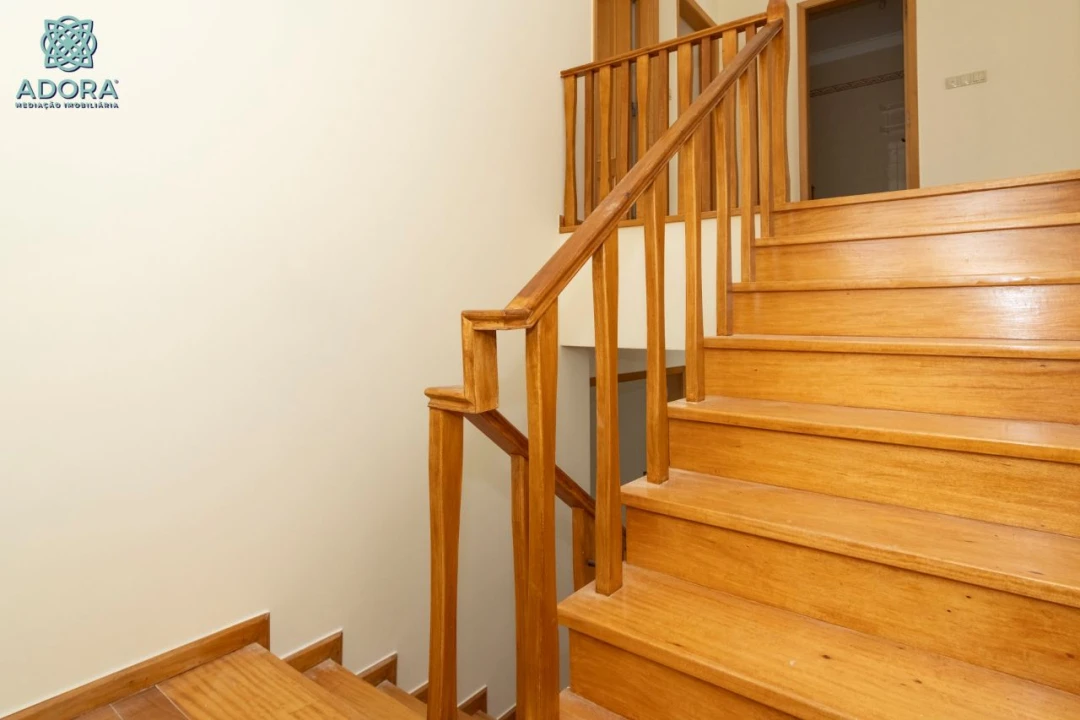 Moradia T5 para Arrendamento em Linda a Velha Foto 25