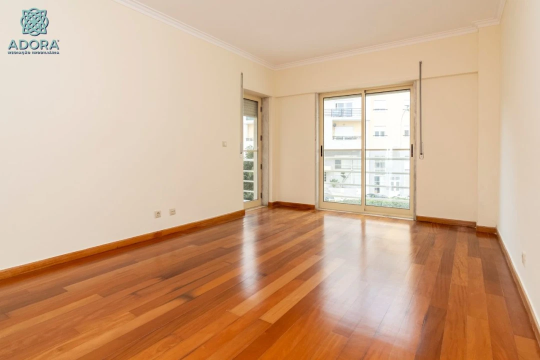 Moradia T5 para Arrendamento em Linda a Velha Foto 27