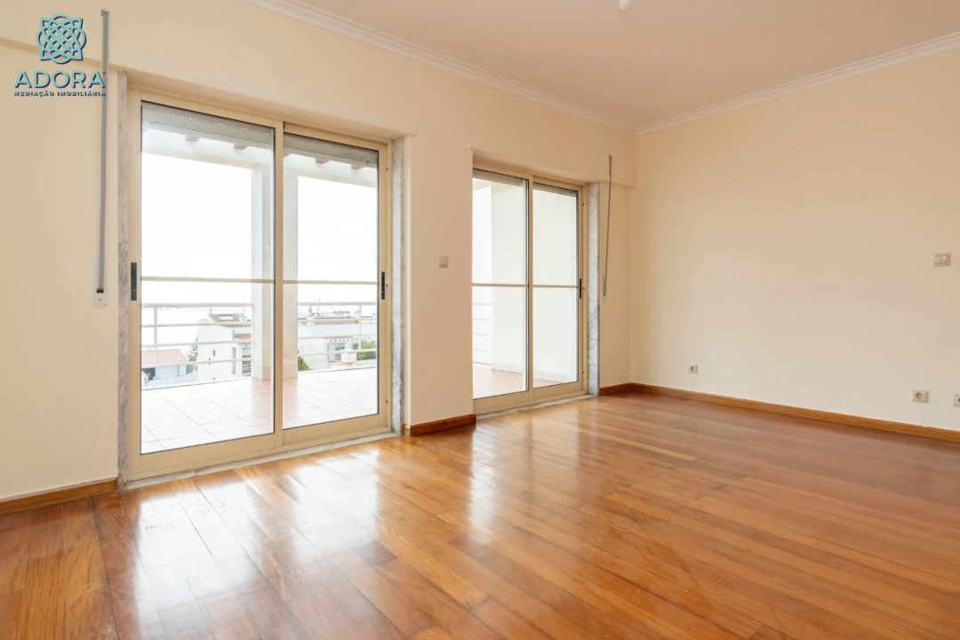 Moradia T5 para Arrendamento em Linda a Velha Foto 35