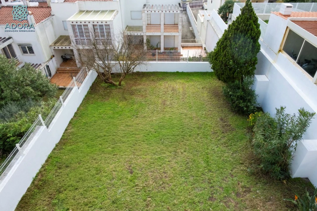 Moradia T5 para Arrendamento em Linda a Velha Foto 42