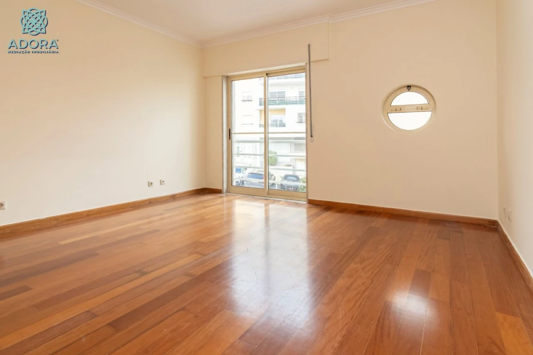 Moradia T5 para Arrendamento em Linda a Velha Foto 48