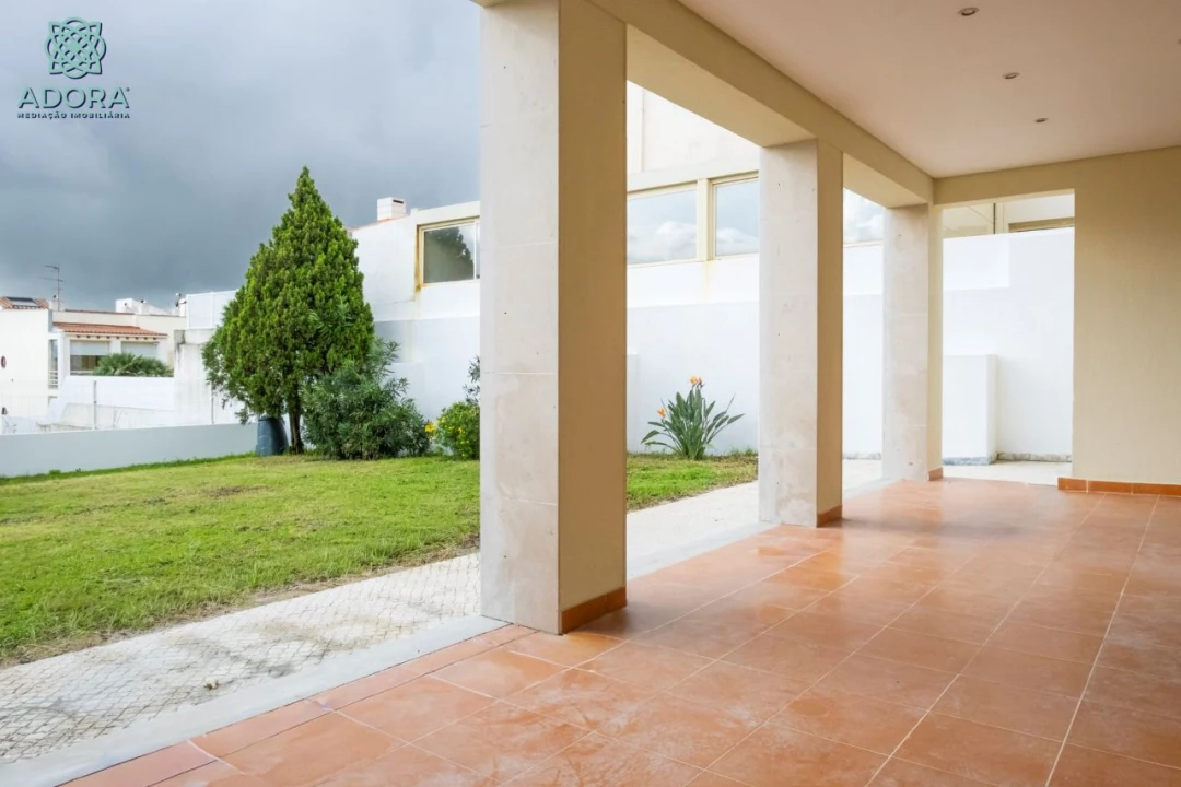 Moradia T5 para Arrendamento em Linda a Velha Foto 55