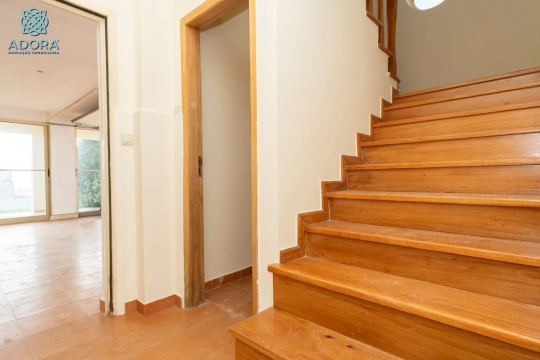 Moradia T5 para Arrendamento em Linda a Velha Foto 57