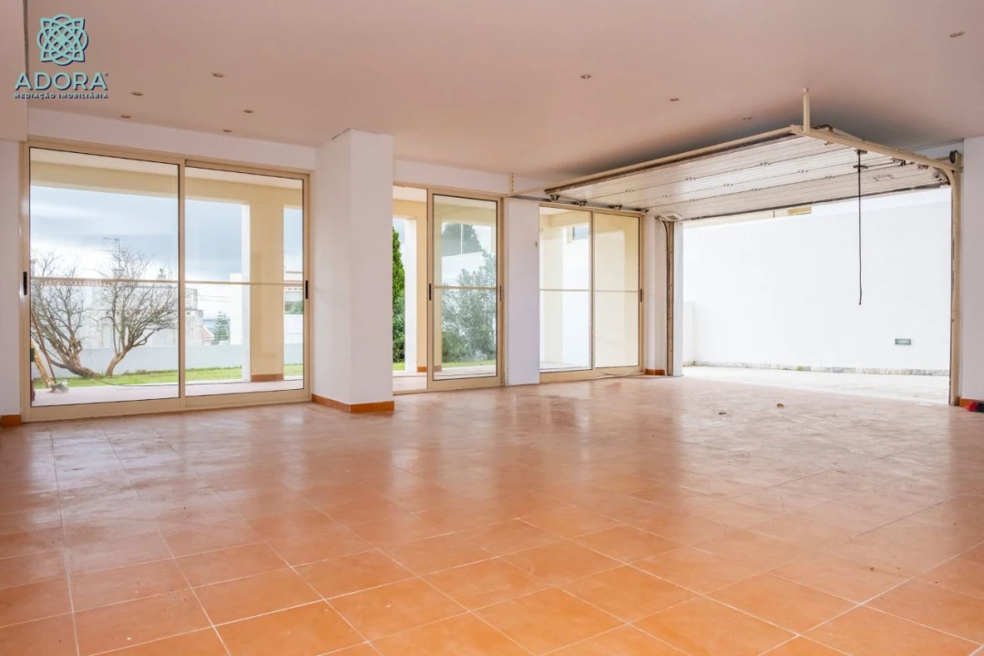 Moradia T5 para Arrendamento em Linda a Velha Foto 58