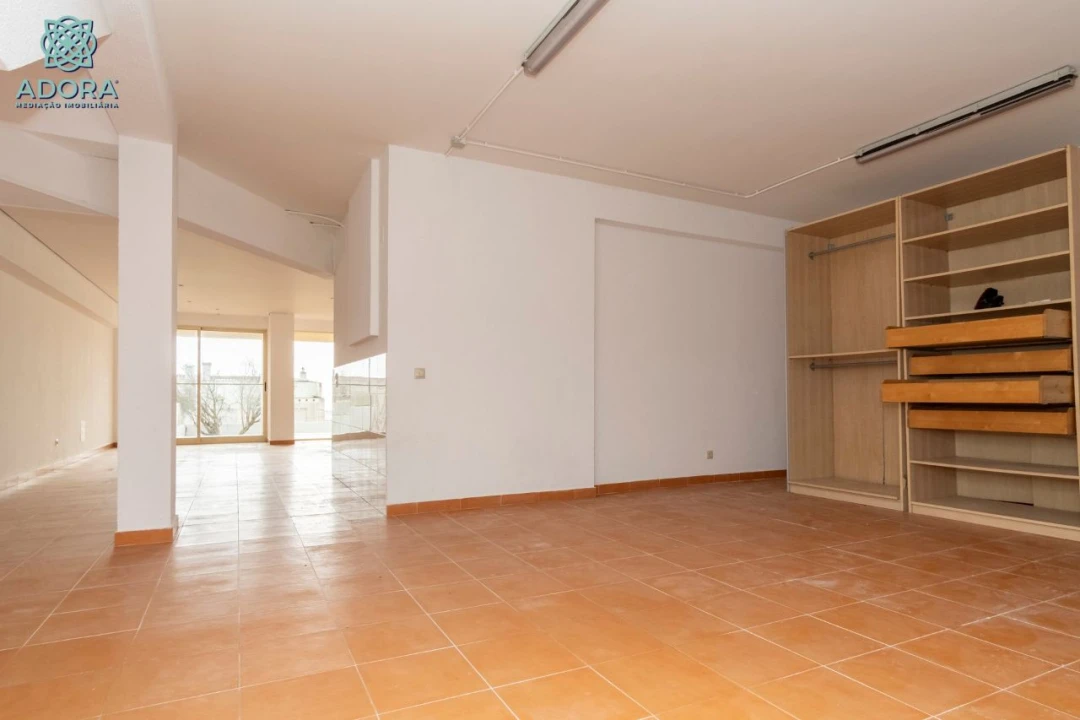 Moradia T5 para Arrendamento em Linda a Velha Foto 59