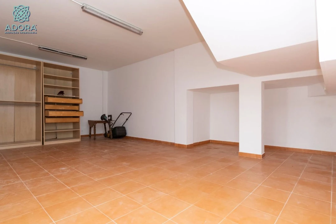 Moradia T5 para Arrendamento em Linda a Velha Foto 60