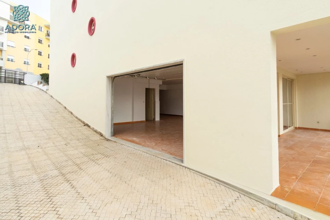 Moradia T5 para Arrendamento em Linda a Velha Foto 62