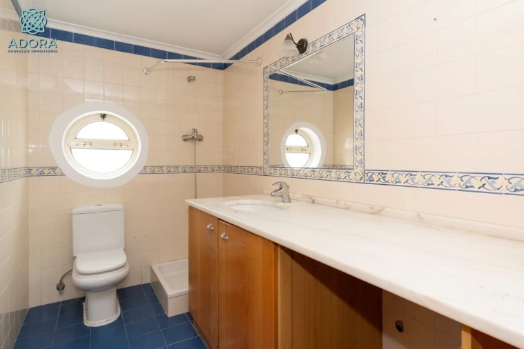 Moradia T5 para Arrendamento em Linda a Velha Foto 17