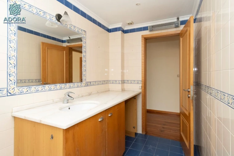 Moradia T5 para Arrendamento em Linda a Velha Foto 18