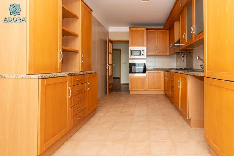 Moradia T5 para Arrendamento em Linda a Velha Foto 20