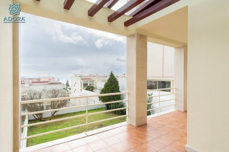 Moradia T5 para Arrendamento em Linda a Velha Foto 24