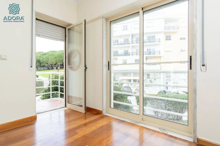 Moradia T5 para Arrendamento em Linda a Velha Foto 29