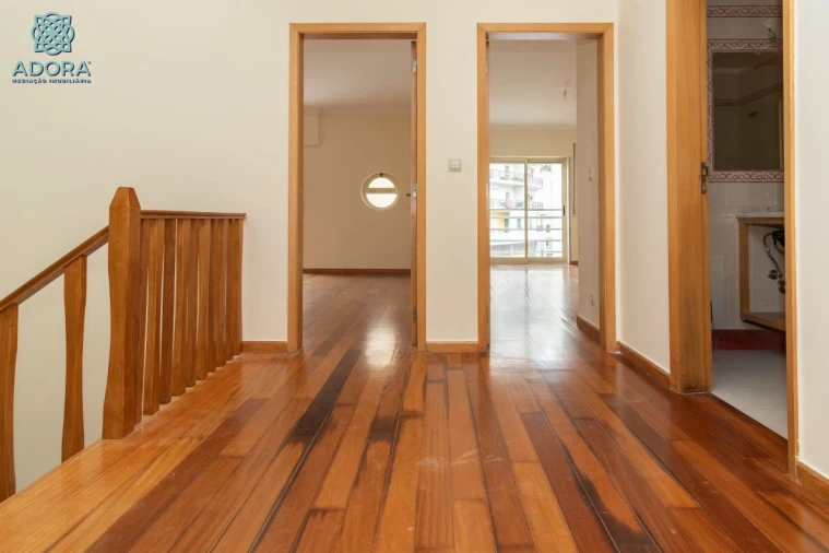 Moradia T5 para Arrendamento em Linda a Velha Foto 49