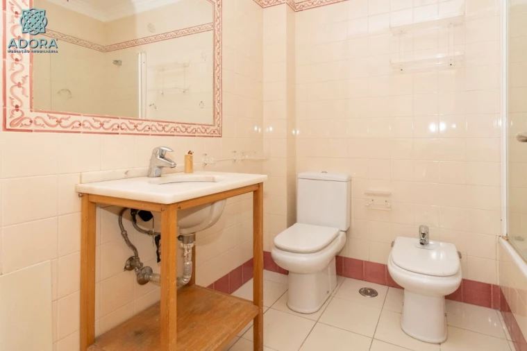 Moradia T5 para Arrendamento em Linda a Velha Foto 51