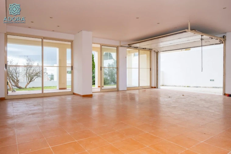 Moradia T5 para Arrendamento em Linda a Velha Foto 58