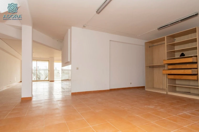 Moradia T5 para Arrendamento em Linda a Velha Foto 59