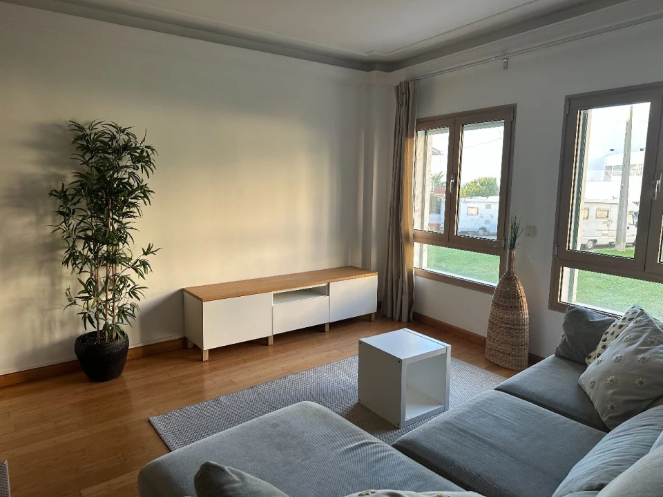 Apartamento T2 para Arrendamento em Famões Foto 18