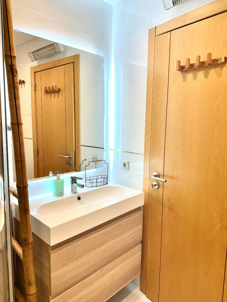 Apartamento T2 para Arrendamento em Famões Foto 8