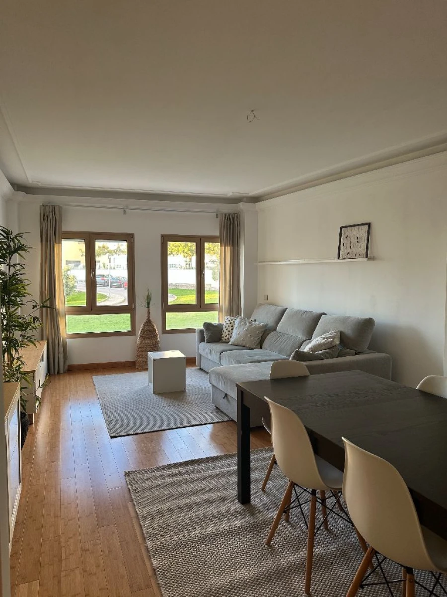 Apartamento T2 para Arrendamento em Famões Foto 11