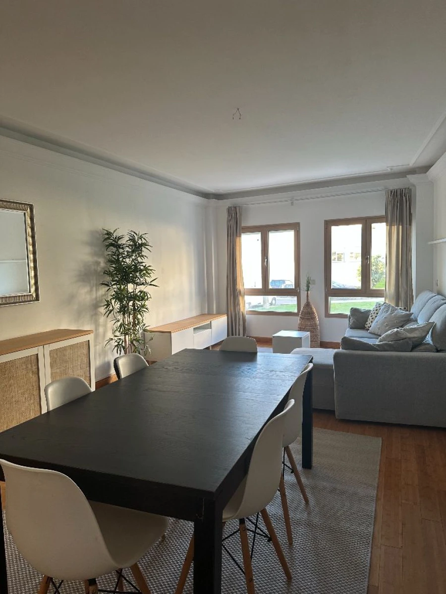 Apartamento T2 para Arrendamento em Famões Foto 14