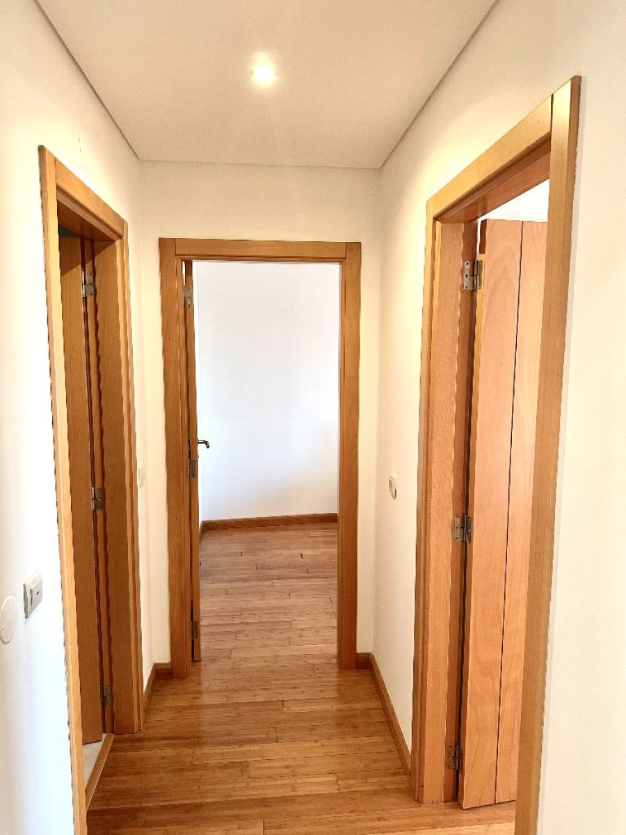 Apartamento T2 para Arrendamento em Famões Foto 15