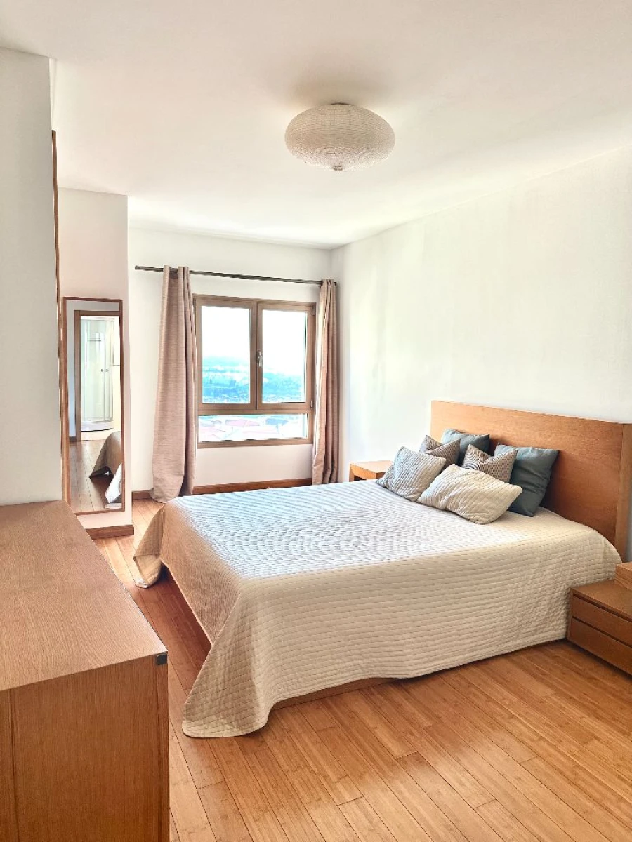 Apartamento T2 para Arrendamento em Famões Foto 17