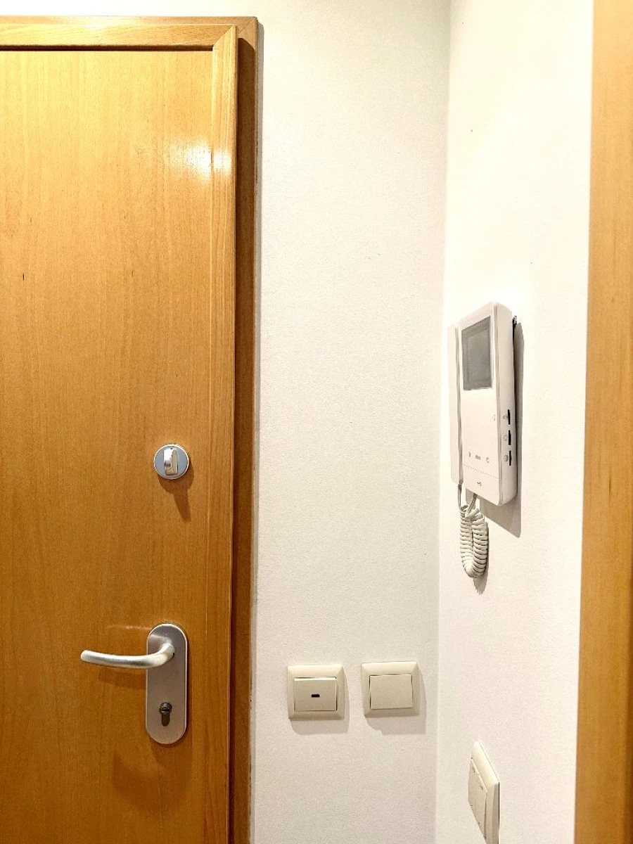 Apartamento T2 para Arrendamento em Famões Foto 19