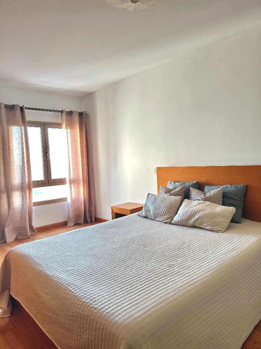 Apartamento T2 para Arrendamento em Famões Foto 21