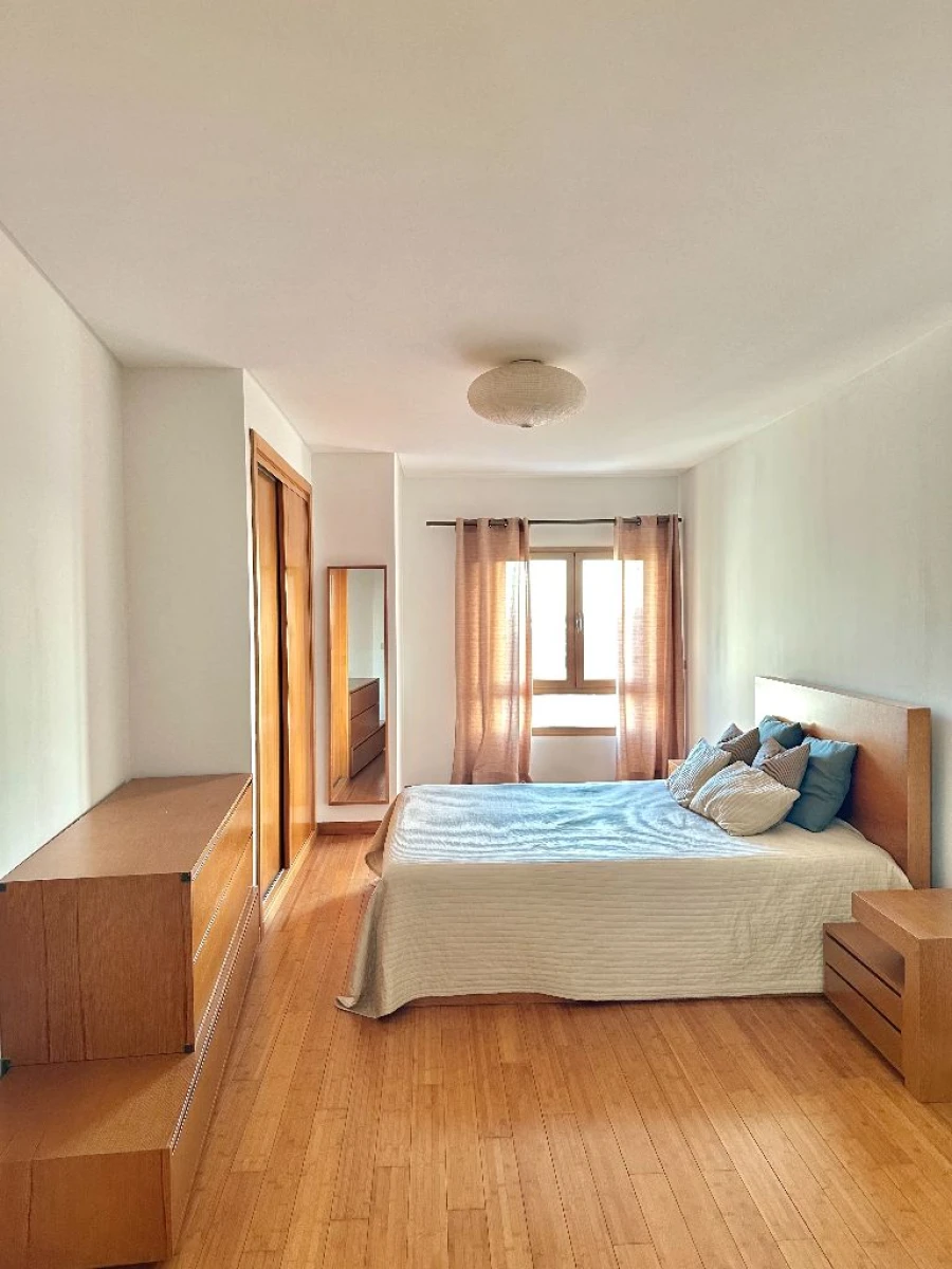 Apartamento T2 para Arrendamento em Famões Foto 23