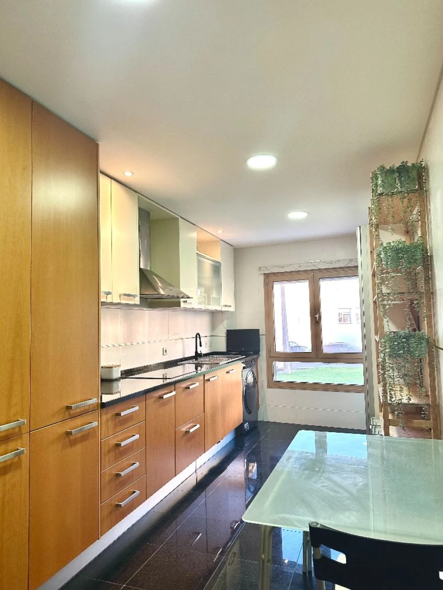 Apartamento T2 para Arrendamento em Famões Foto 24