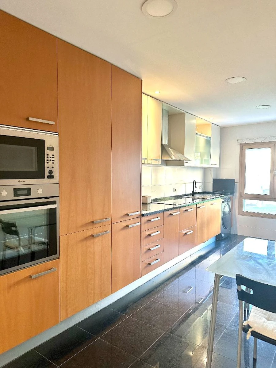 Apartamento T2 para Arrendamento em Famões Foto 26