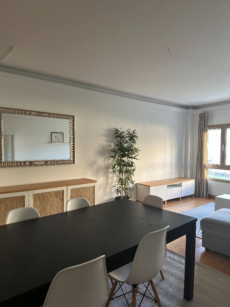 Apartamento T2 para Arrendamento em Famões Foto 27