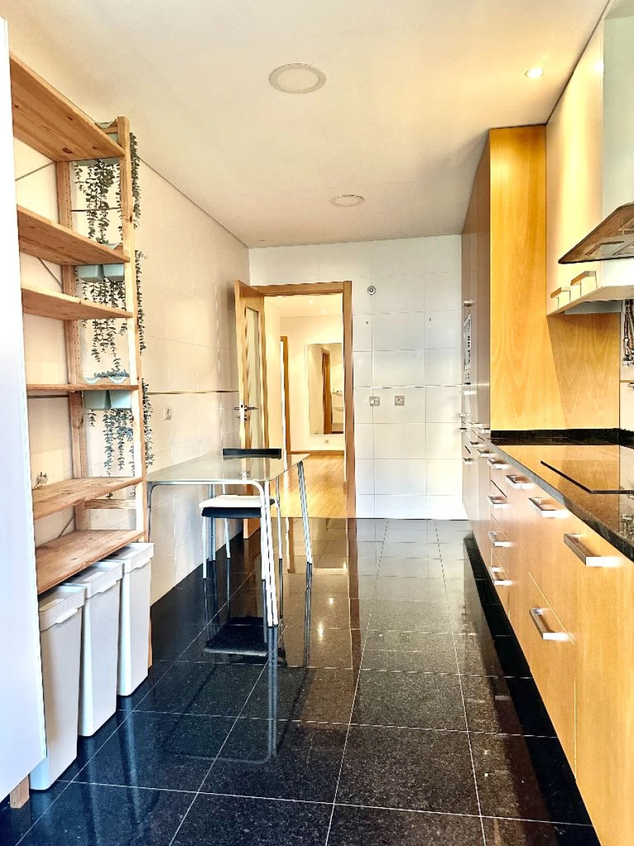 Apartamento T2 para Arrendamento em Famões Foto 28