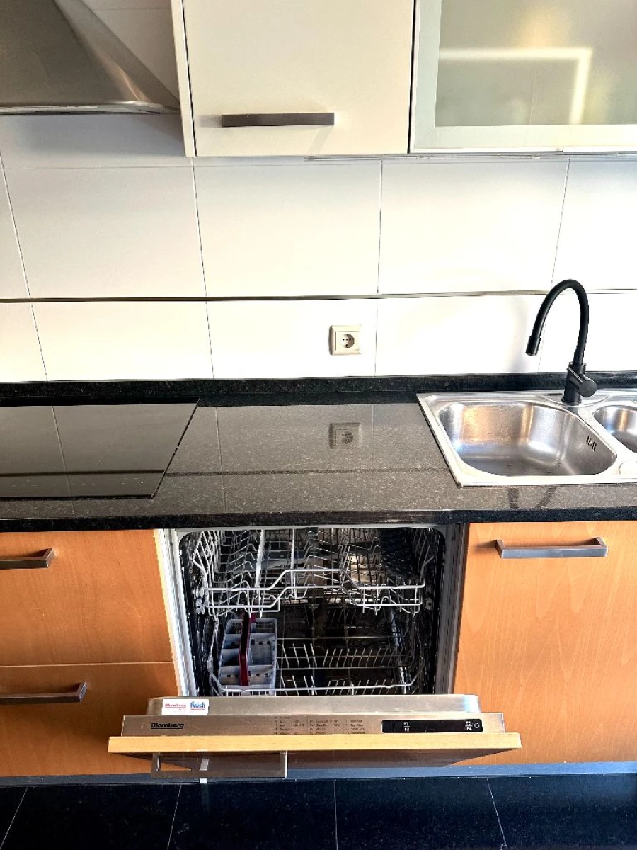 Apartamento T2 para Arrendamento em Famões Foto 33