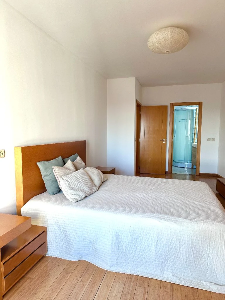 Apartamento T2 para Arrendamento em Famões Foto 34