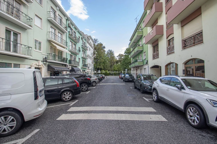 Apartamento T4 para Venda em Campo Grande Foto 3