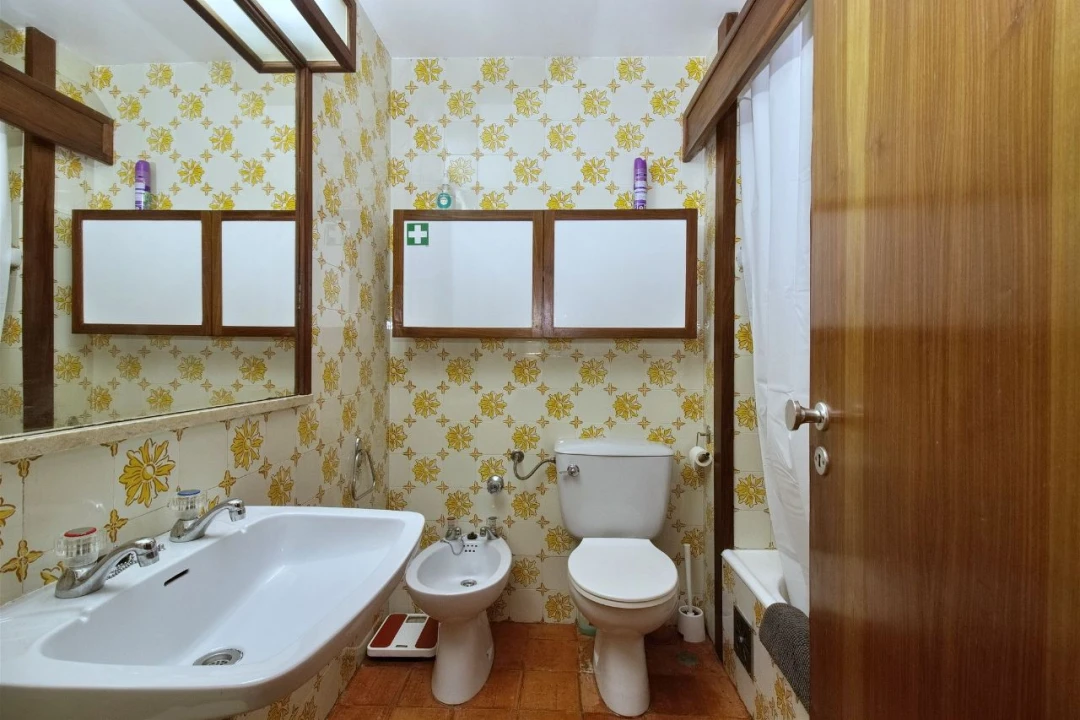 Apartamento T1 para Arrendamento em Lombos Foto 6
